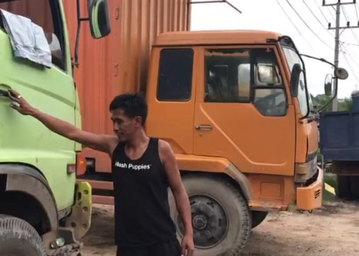 Antrean Solar Kian Parah, Sopir Truk Curiga Pengecor Ilegal Jadi Biang Kerok
