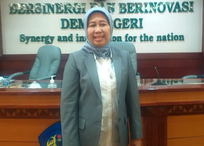 Make  History! Prof. Lusmeilia Afriani, the University's First Female Chancellor at the University of Lampung