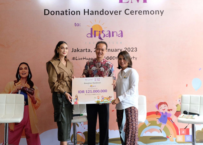 PT Sewu Segar Primatama Serahkan Donasi Hasil Penjualan Paket Re.juve-Luna Maya untuk Yayasan Drisana 