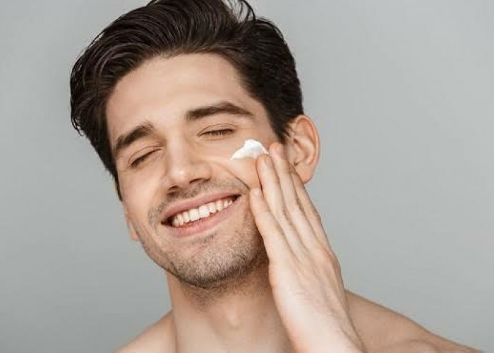 Praktis, Ini 4 Urutan Pemakaian Skincare Pria yang Benar 
