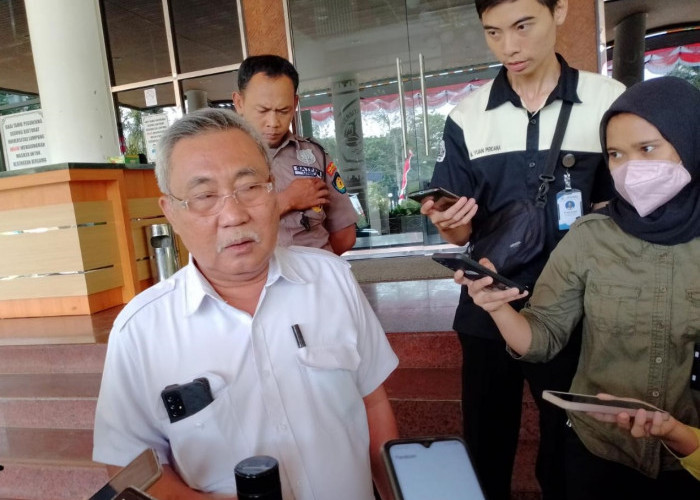 Keluar Dari Rapat Darurat, Prof. Syukri Ungkap Sedikit Bocoran Perihal Plt. Rektor Unila