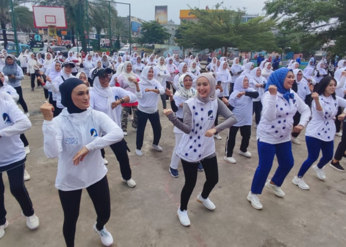 Slebew, Putri Zulkifli Hasan Senam Bareng PUAN PAN Bandar Lampung