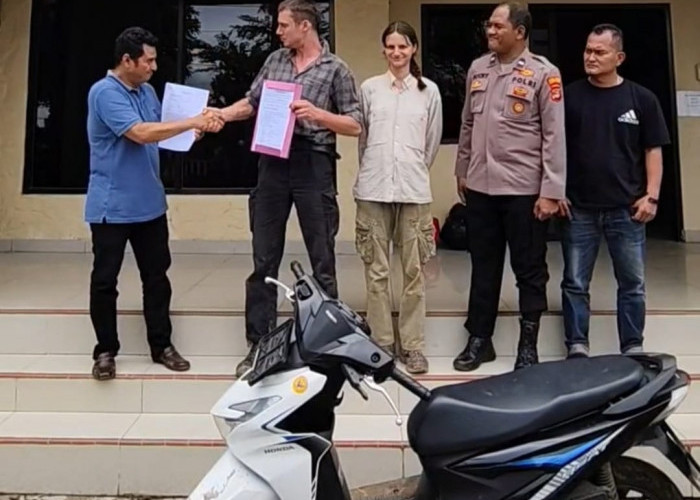 Bule Jerman Apresiasi Polisi Lampung Selatan Usai Sepeda Motor Sewaannya yang Dicuri di Bakauheni Ditemukan