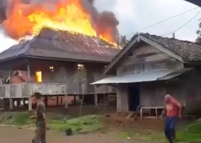 Ditinggal Pemilik, Rumah di Ulubelu Tanggamus Terbakar 