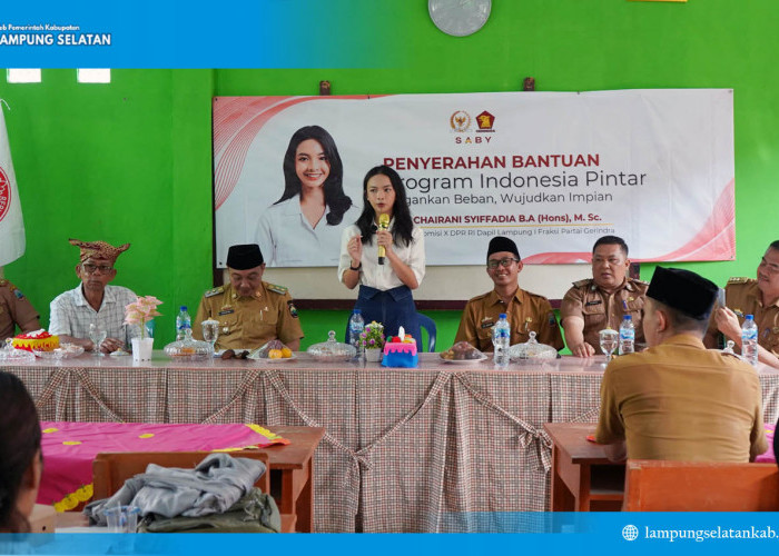 Wabup Syaiful Dampingi Legislator Serahkan Bantuan di Lampung Selatan