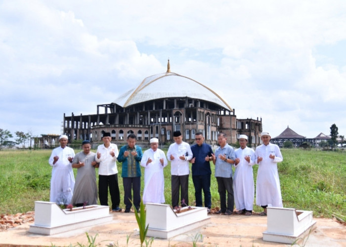Rektor Universitas Teknokrat Indonesia Pimpin Doa untuk Para Syuhada di Masjid Agung Al Hijrah