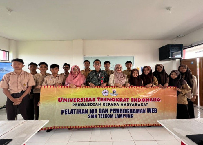 Universitas Teknokrat Indonesia Beri Pelatihan Digitilaisasi bagi Siswa SMK Telkom Lampung