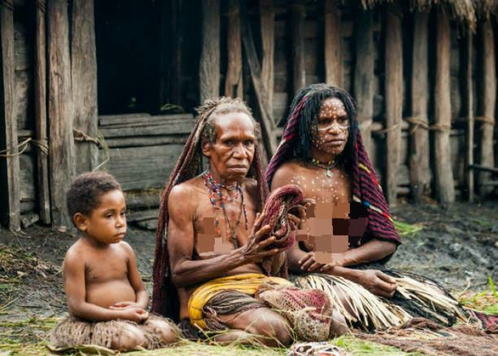 Tradisi Mengerikan, Suku Papua Ini Potong Jari Tangan Pakai Kapak Bila Tertimpa Musibah