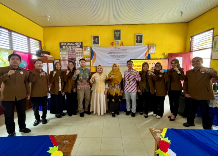 Magister Bahasa Inggris Teknokrat Bekali Guru SD Se-Natar Lamsel Cara Canggih Susun Bahan Ajar Berbasis AI