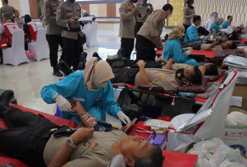 Sambut HUT Bhayangkara ke-76, Polda Lampung Gelar Donor Darah Dan Vaksinasi Covid-19