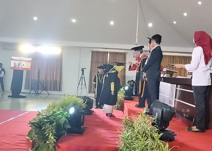 604 Mahasiswa Resmi Sandang Sarjana Baru Itera, Rektor Sampaikan Prestasi Internasional Hingga Wakaf IPTEK