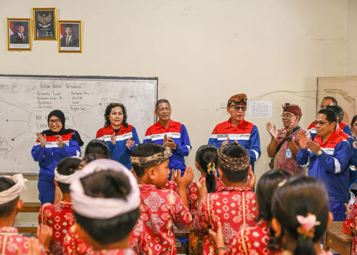 Dukung Pendidikan dan SDM, Dewan Komisaris Pertamina Berbagi Inspirasi kepada Siswa di Karangasem
