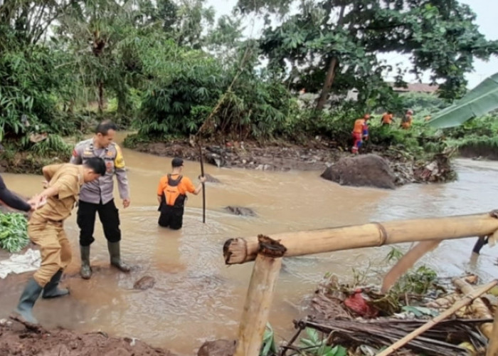 Telusuri Aliran Sungai Seputaran Hajimena Lampung Selatan, Pencairan Batita Rajabasa Pemuka Hanyut Berlanjut