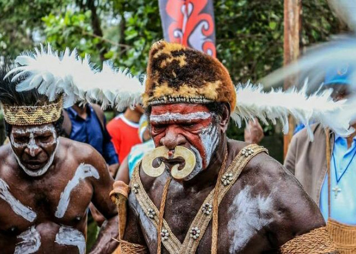 Mengulik Keunikan Kehidupan Masyarakat Suku Asmat Papua