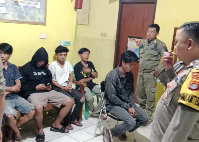 Grebek Tempat Penjualan Miras, Satpol-PP Lampung Barat Gelandang 10 Orang Pemuda yang Tengah Berpesta