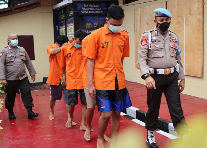 Pengantar Paket Ditangkap Anggota Satresnarkoba Polres Pringsewu, Ini Isinya 