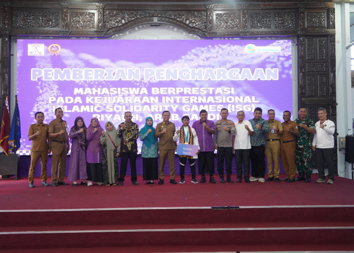 UAP Berangkatkan Orang Tua Mahasiswa Peraih Tiga Emas ISG Umrah