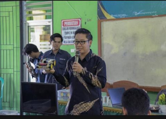 Mahasiswa Teknik Komputer UTI Kenalkan IoT Lewat Program Fun Learning di SMKN 1 Tegineneng