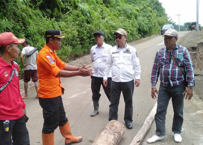 BPBD dan Dinas PUPR Tanggamus, Kembali Rencanakan Bangun Jalan Pekon Paku Kecamatan Kelumbayan yang Longsor
