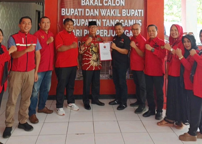 Ketua DPRD Tanggamus Lampung Ambil Berkas Bacalon Wakil Bupati, di DPC PDIP