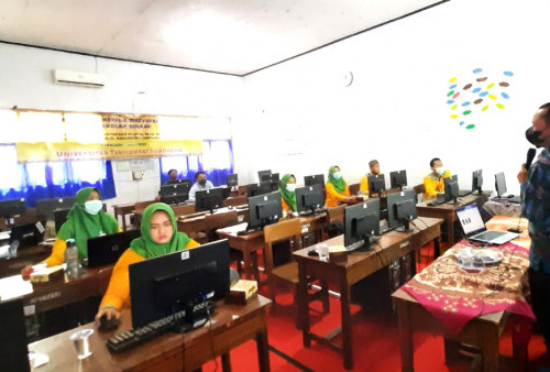 Tim Dosen Universitas Teknokrat Indonesia, Implementasikan Perpustakaan Digital di SMKN 1 Trimurjo 