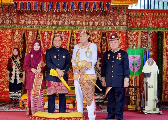 Bupati Pringsewu Resmi Sandang Gelar Adat Radin Mas Narpati Jaya Pamungkas