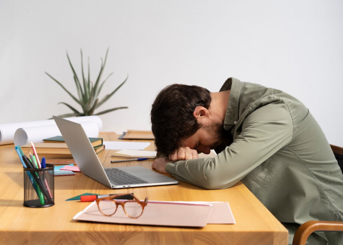 Sering Mengantuk di Siang Hari Saat Bekerja? Simak Trik Mengatasi Kantuk di Tempat Kerja Agar Tetap Produktif