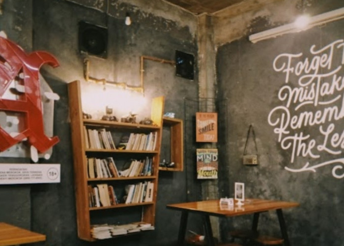 Sinia Coffee, Book Cafe di Lampung, Sensasi Baca Buku Sambil Nongkrong Dengan Pilihan Tempat Duduk