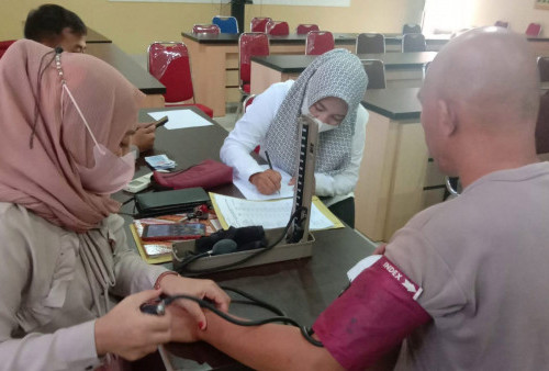 Nakes di Lampung Mulai Terima Vaksin Booster Kedua