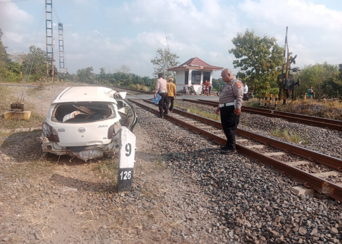 Dua Siswi Tewas, Ayla Hancur Dihantam Kereta Babaranjang di Sungkai Utara