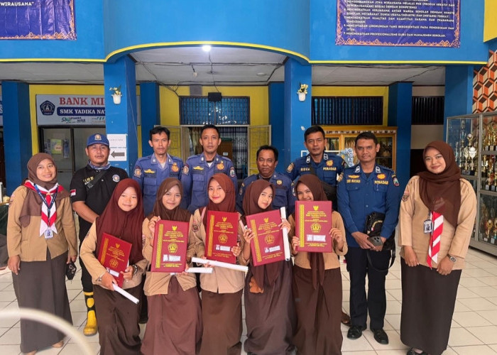 Tak Sampai ke Sekolah, Cinta Ayah Tetap Mengantar: Damkar Ambil Rapor 7 Siswi di Lampung Selatan