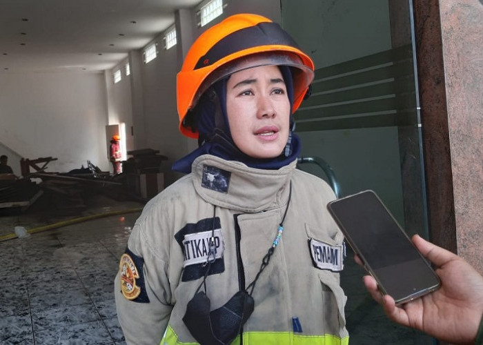 Salut, Mengaku Suka Tantangan, Wanita Tangguh Ini Pilih Jadi Petugas Pemadam Kebakaran  