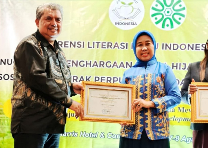 Unila Boyong Dua Piala Penghargaan Nasional, Prof Lusmeilia: Bukti Komitmen Budaya Ramah Lingkungan
