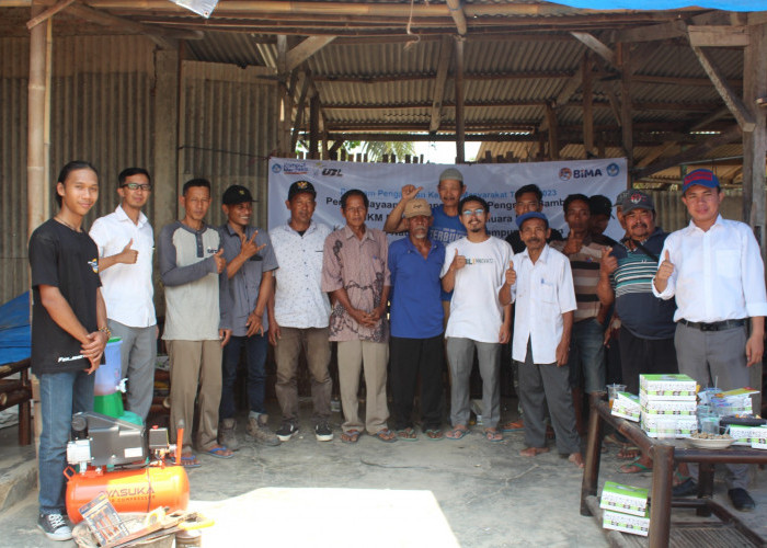 Tim PKM Universitas Bandar Lampung Berikan Pelatihan bambu di Natar
