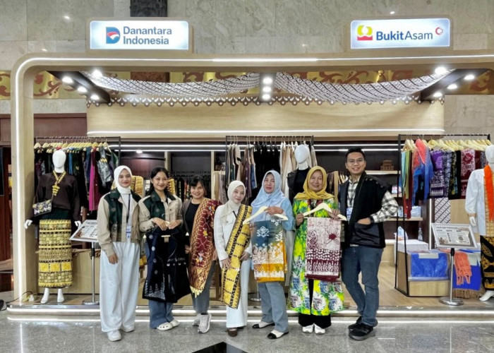 PTBA Pamerkan Wastra Nusantara di INACRAFT 2026, Dari Tapis, Batik Kujur hingga Songket Silungkang