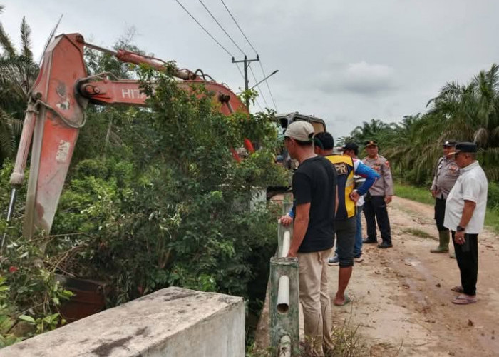 PUPR Mesuji Kerahkan Alat Berat Normalisasi Sungai