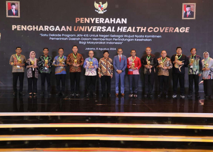 Lampung Barat Kembali Terima Penghargaan UHC Award Atas Cakupan JKN