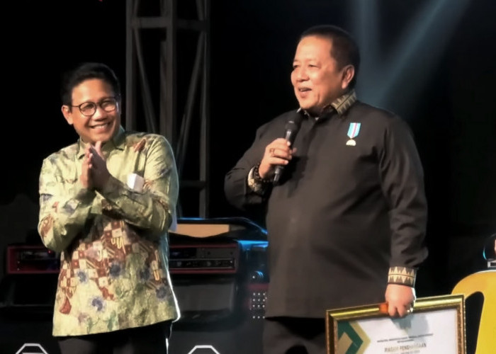 Gubernur Lampung Dapat Penghargaan Lencana Abdi Ekonomi Desa