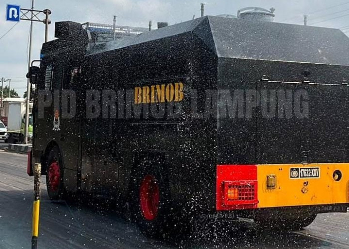 Siram Abu Vulkanik Gunung Anak Krakatau, Brimob Turunkan Rantis