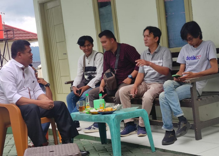 Kenakan Kemeja Warna Putih, Bupati Lampung Tengah Musa Ahmad Penuhi Panggilan KPK