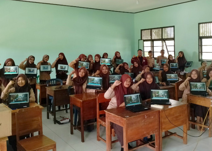 Siswa SMAN 1 Melinting Dapat Materi Pengembangan Metaverse for Education Dari Universitas Teknokrat Indonesia 
