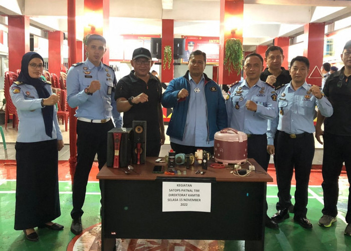 Tim Gabungan Ditkamtib Ditjenpas dan Divisi Pemasyarakatan Kanwil Kemenkumham Lampung razia Rutan Kota Agung