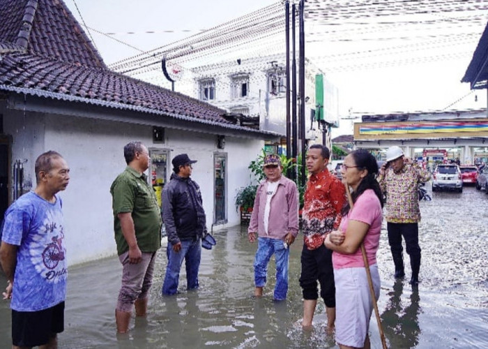 Pringsewu Dikepung Banjir, Bupati Riyanto Pamungkas Turun Gunung Cek Drainase: Kita Benahi Menyeluruh!