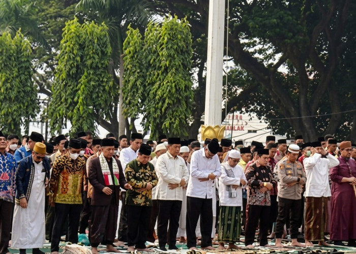 Momen Rektor Teknokrat Ikut Shalat Istisqa, Doakan Hujan untuk Lampung