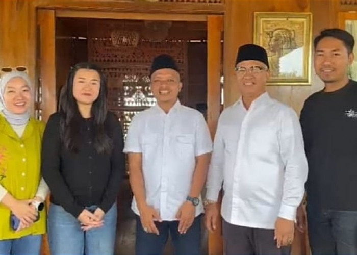 Suasana Cair Usai Pilkada Pringsewu 2024, Riyanto Pamungkas Bertemu Dengan Laras Tri Handayani 