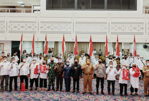Depan Gubernur, 51 Orang Mantan Anggota Khilafatul Muslimin Baca Ikrar Setia kepada NKRI
