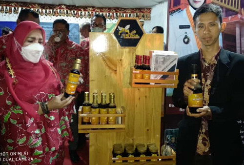 Melalui Bandar Lampung Expo, Yendra Apriyanto Kenalkan Madu Hutan Al Ghozi Nektar Ekstrafloral Pada Wali Kota