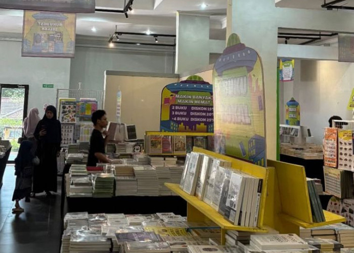 Ribuan Pelajar Padati Gudang Buku Keliling di Taman Budaya Lampung, Harga Mulai Rp5.000