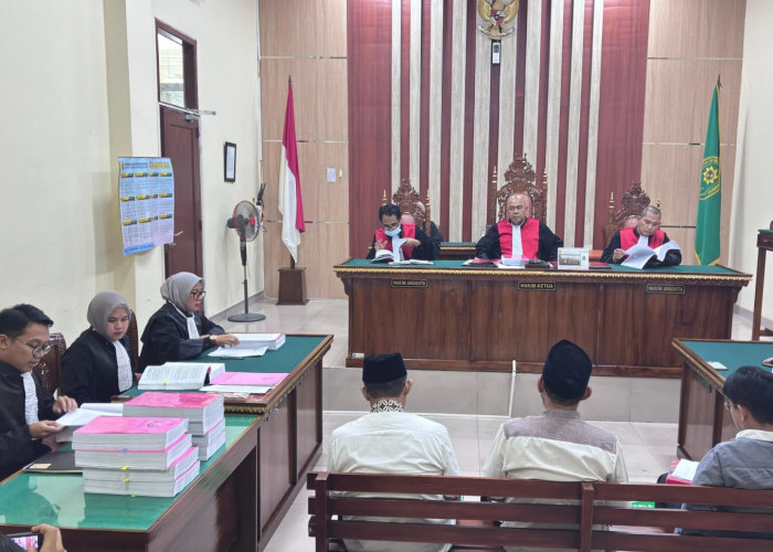 JPU Tuntut Tiga Terdakwa Korupsi Dana PI 10 Persen PT LEB, Budi Kurniawan 10 Tahun Penjara