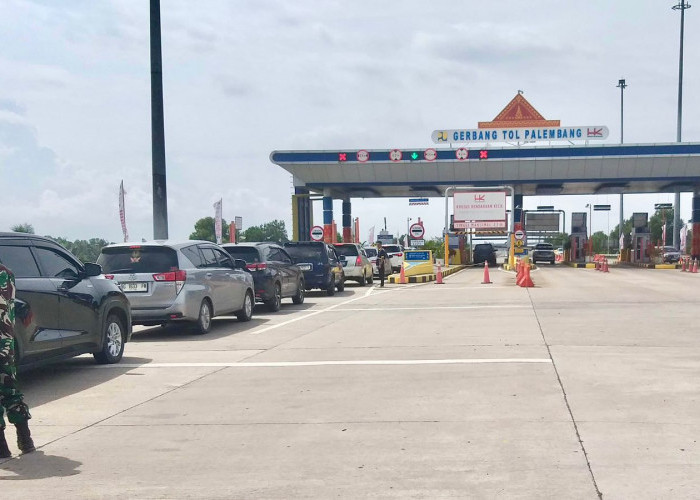 Libur Nataru, Terjadi Lonjakan Kendaraan di Tol Terpeka 